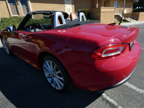 Used 2018 FIAT 124 Spider Lusso w/ Convenience Group image 12