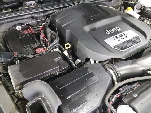 Used 2013 Jeep Wrangler Sahara w/ Dual Top Group AWD/4WD image 26