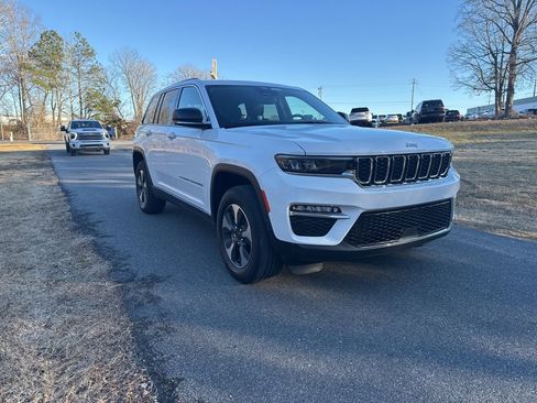 Used 2023 Jeep Grand Cherokee 4WD 4xe image 3