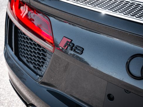 Used 2017 Audi R8 V10 plus image 12