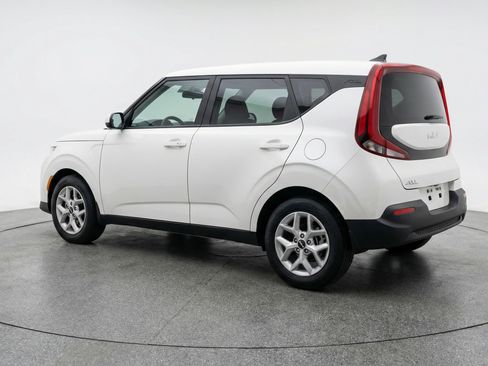 Used 2025 Kia Soul LX w/ LX Technology Package FWD image 6