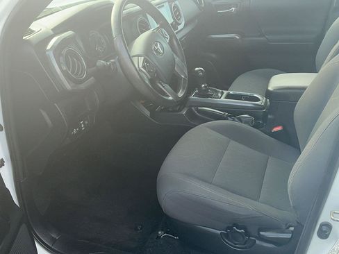 Used 2019 Toyota Tacoma TRD Sport AWD/4WD image 21