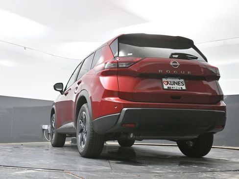 Used 2025 Nissan Rogue SV FWD image 30