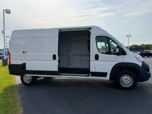 Used 2023 RAM ProMaster 2500 FWD image 2