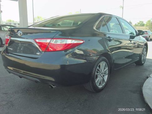 Used 2017 Toyota Camry SE FWD image 3
