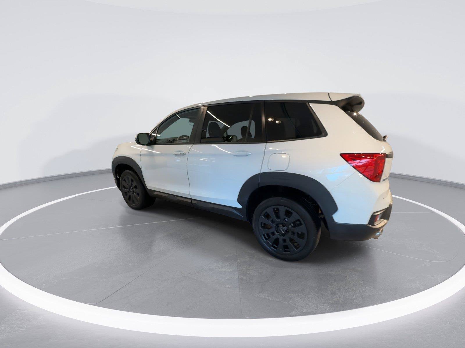 Used 2023 Honda Passport EX-L image 6
