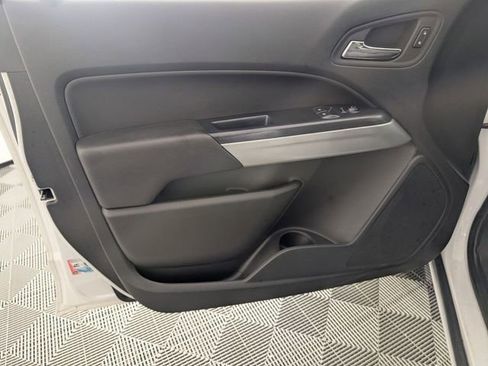 Used 2022 Chevrolet Colorado LT w/ Fleet Safety Package image 10