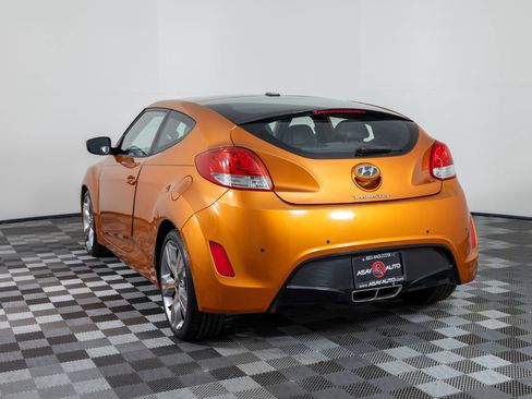 Used 2012 Hyundai Veloster w/ Style Pkg image 5