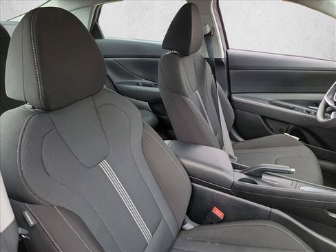Used 2026 Hyundai Elantra SE FWD image 15
