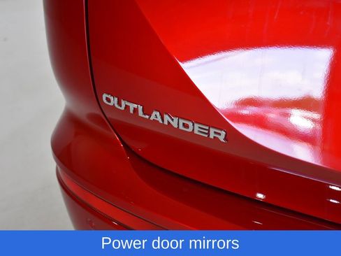 New 2025 Mitsubishi Outlander SE image 28