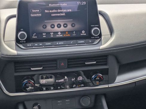 New 2025 Nissan Rogue SV AWD/4WD image 40