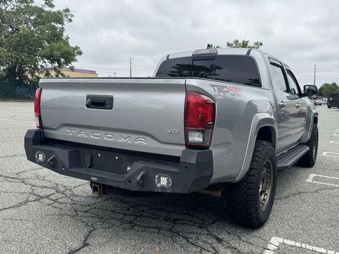 Used 2019 Toyota Tacoma TRD Sport AWD/4WD image 8