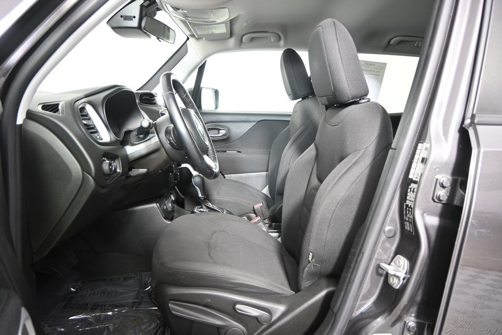 Used 2018 Jeep Renegade Latitude w/ Cold Weather Group AWD/4WD image 20