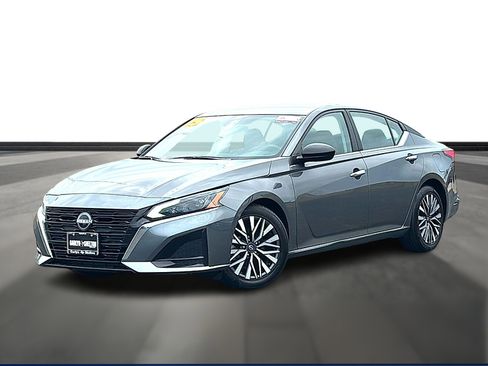 Used 2025 Nissan Altima 2.5 SV FWD image 1