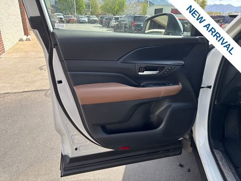 Used 2024 Toyota Grand Highlander AWD Hybrid image 19