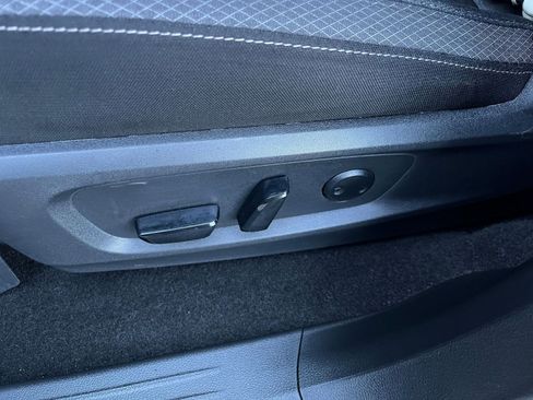 Used 2025 Nissan Pathfinder SV image 24