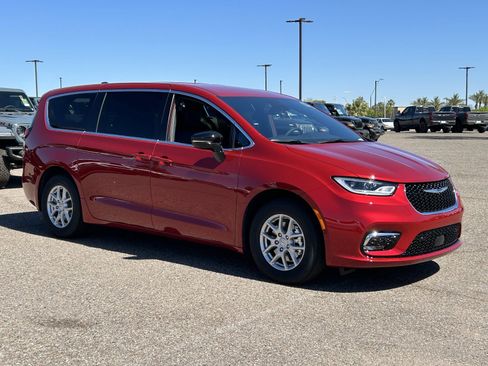 New 2026 Chrysler Pacifica Select image 5