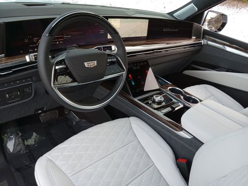 Used 2026 Cadillac Escalade Platinum Sport w/ LPO, ONYX Package image 13