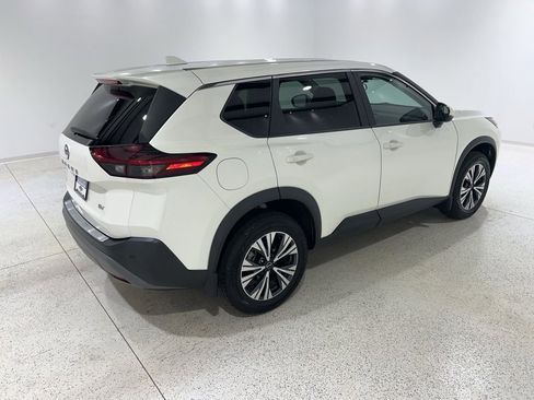Used 2023 Nissan Rogue SV FWD image 5