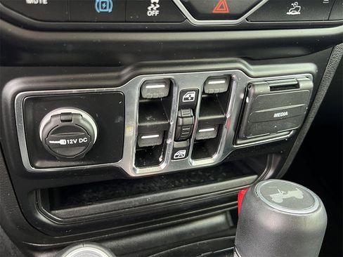 Used 2022 Jeep Wrangler Unlimited Sahara w/ Cold Weather Group image 18