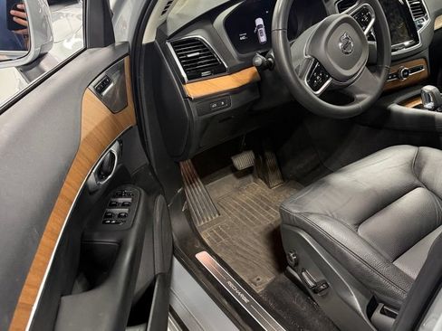 Used 2024 Volvo XC90 T8 Plus w/ Protection Package Premier AWD/4WD image 4