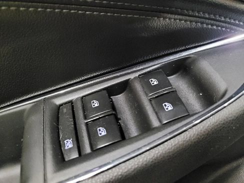 Used 2018 Chevrolet Cruze Premier FWD image 27