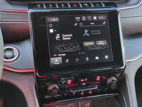 Used 2024 Jeep Grand Cherokee Altitude image 27