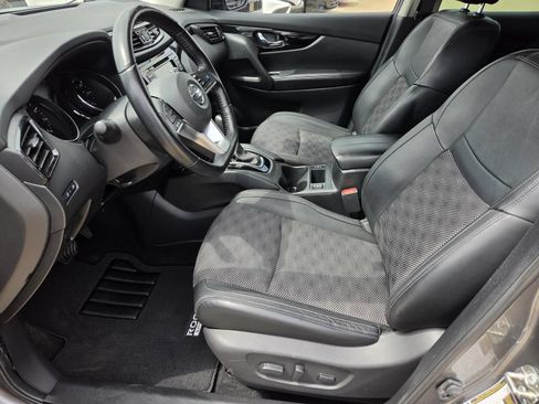 Used 2022 Nissan Rogue Sport SV w/ Technology Package FWD image 19