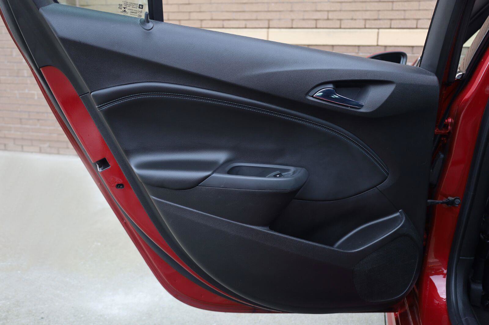 Used 2018 Chevrolet Cruze Premier FWD image 19