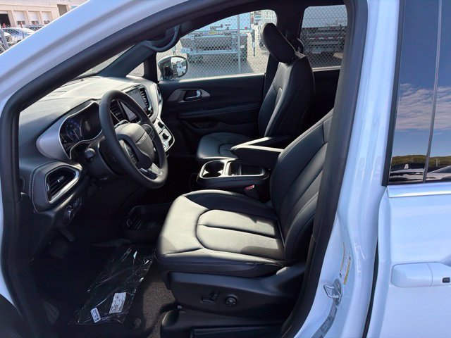 New 2027 Chrysler Pacifica Select FWD image 11