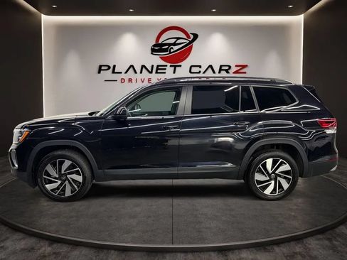 Used 2025 Volkswagen Atlas SE AWD/4WD image 2