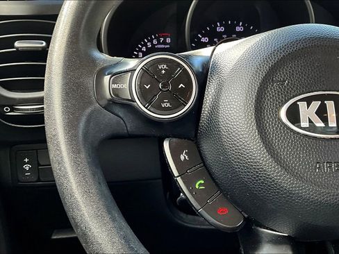 Used 2016 Kia Soul + image 11