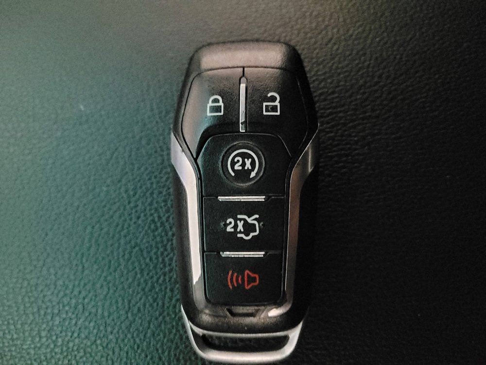 Used 2016 Ford Explorer XLT w/ Equipment Group 201A FWD image 32