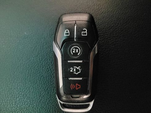 Used 2016 Ford Explorer XLT w/ Equipment Group 201A FWD image 32