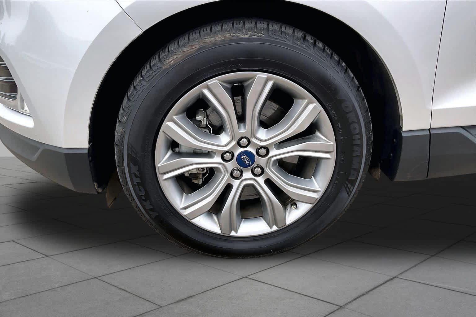 Used 2019 Ford Edge Titanium AWD/4WD image 11