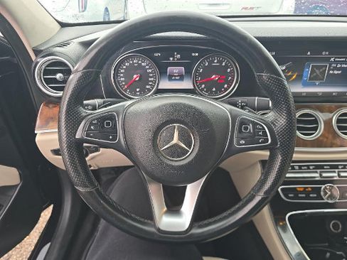 Used 2017 Mercedes-Benz E 300 4MATIC image 3