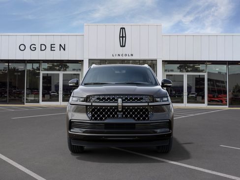 New 2027 Lincoln Navigator Black Label AWD/4WD image 3