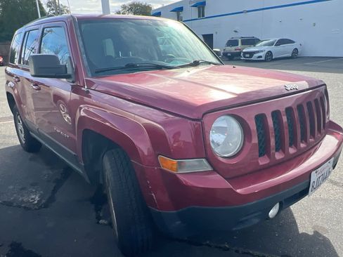 Used 2014 Jeep Patriot Sport w/ Power Value Group image 3
