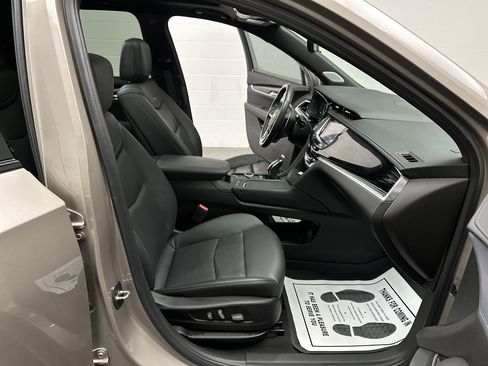Used 2023 Cadillac XT6 Sport image 28