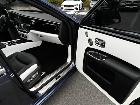Used 2018 Rolls-Royce Ghost RWD image 53