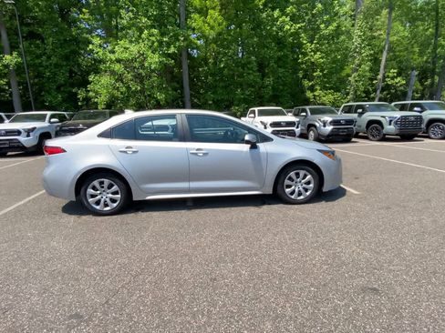 Used 2024 Toyota Corolla LE FWD image 12