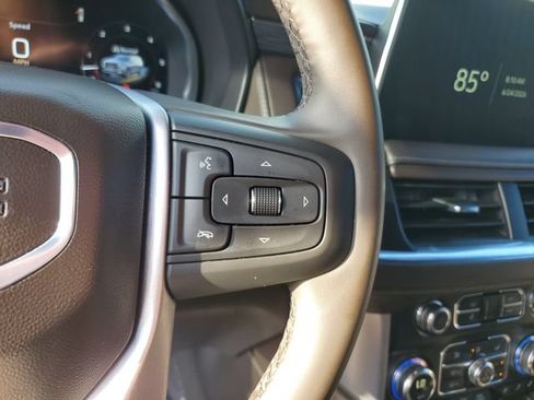 Used 2024 GMC Yukon SLT w/ SLT Luxury Package RWD image 27