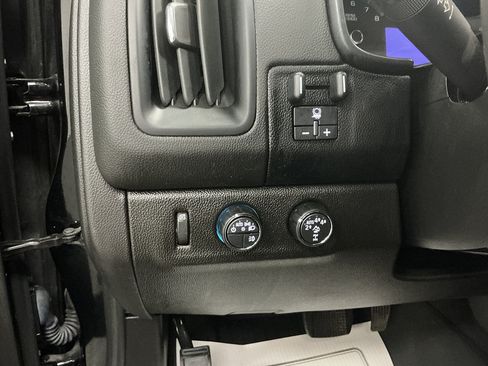 Used 2019 Chevrolet Colorado ZR2 w/ ZR2 Midnight Special Edition AWD/4WD image 11