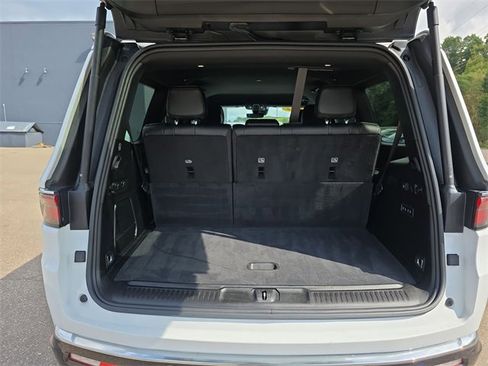 Used 2024 Jeep Wagoneer Series III image 25