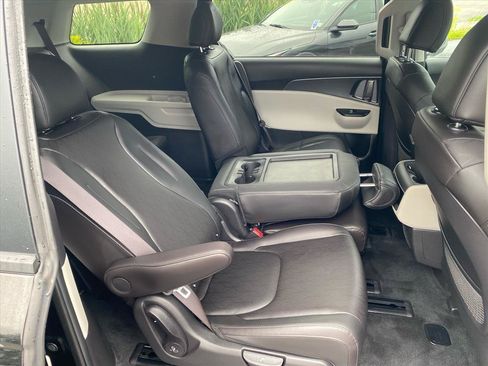 Used 2024 Kia Carnival LX FWD image 24