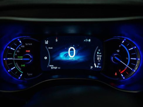Used 2024 Chrysler Pacifica Limited FWD image 17