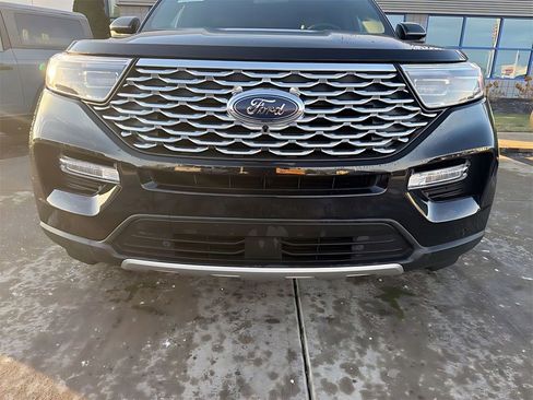 Used 2023 Ford Explorer Platinum w/ Technology Package image 10