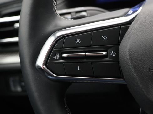 Used 2024 Chevrolet Traverse LT w/ Midnight/Sport Edition image 19