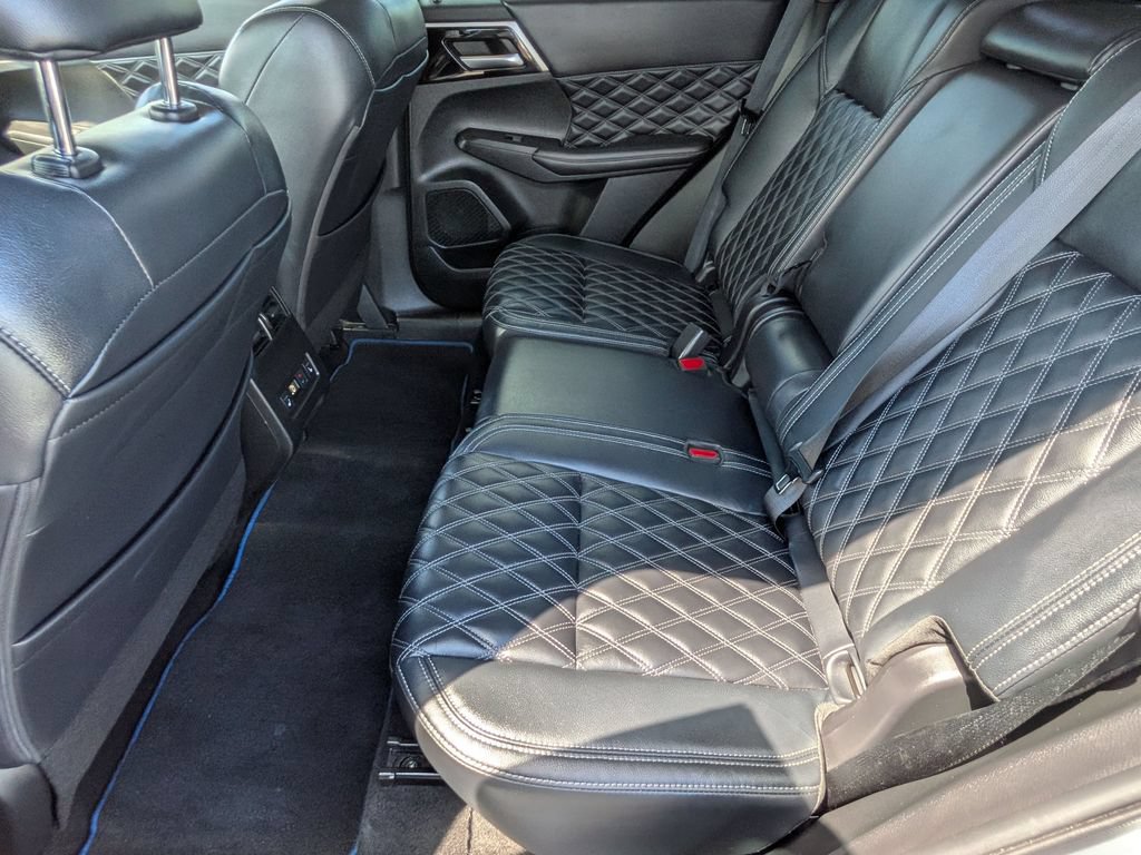 Used 2023 Mitsubishi Outlander SEL AWD/4WD image 18