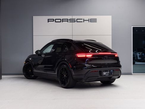 Certified 2025 Porsche Macan 4 Electric AWD/4WD image 3